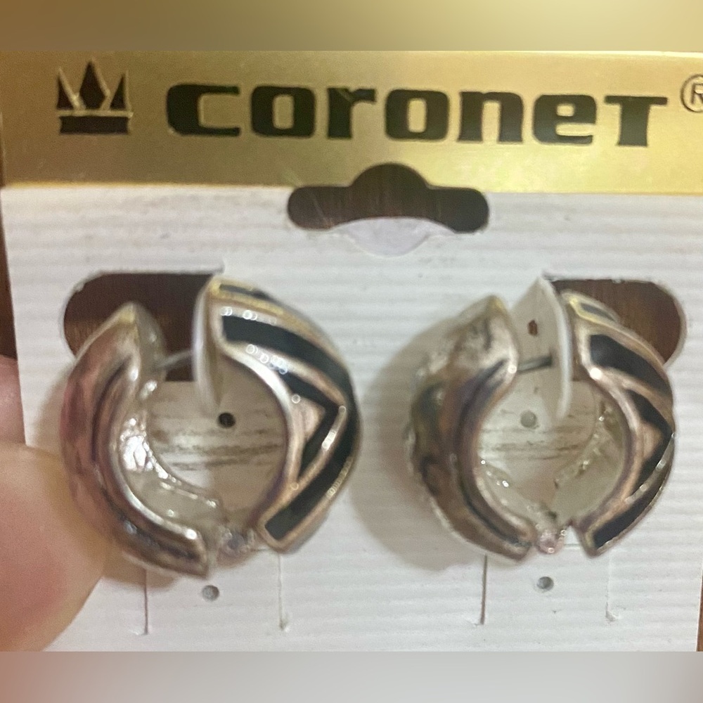 Women’s NWT Coronet Silver/Black Small Hoop Earrings